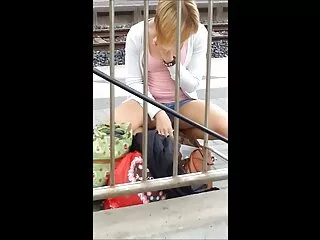 KÖZÖS gangbang szex az autó ablakán keresztül, napiszex videok véletlen idegenekkel