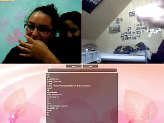 A szoptató TEENAGER etet ORB TEJET szex a természetben