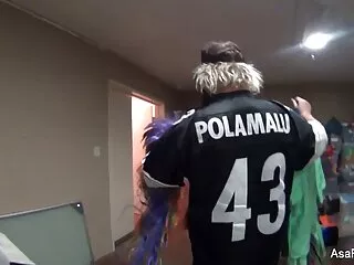 Fiatal jo baszas masszőr olajozott milf sperma készít a kanapén